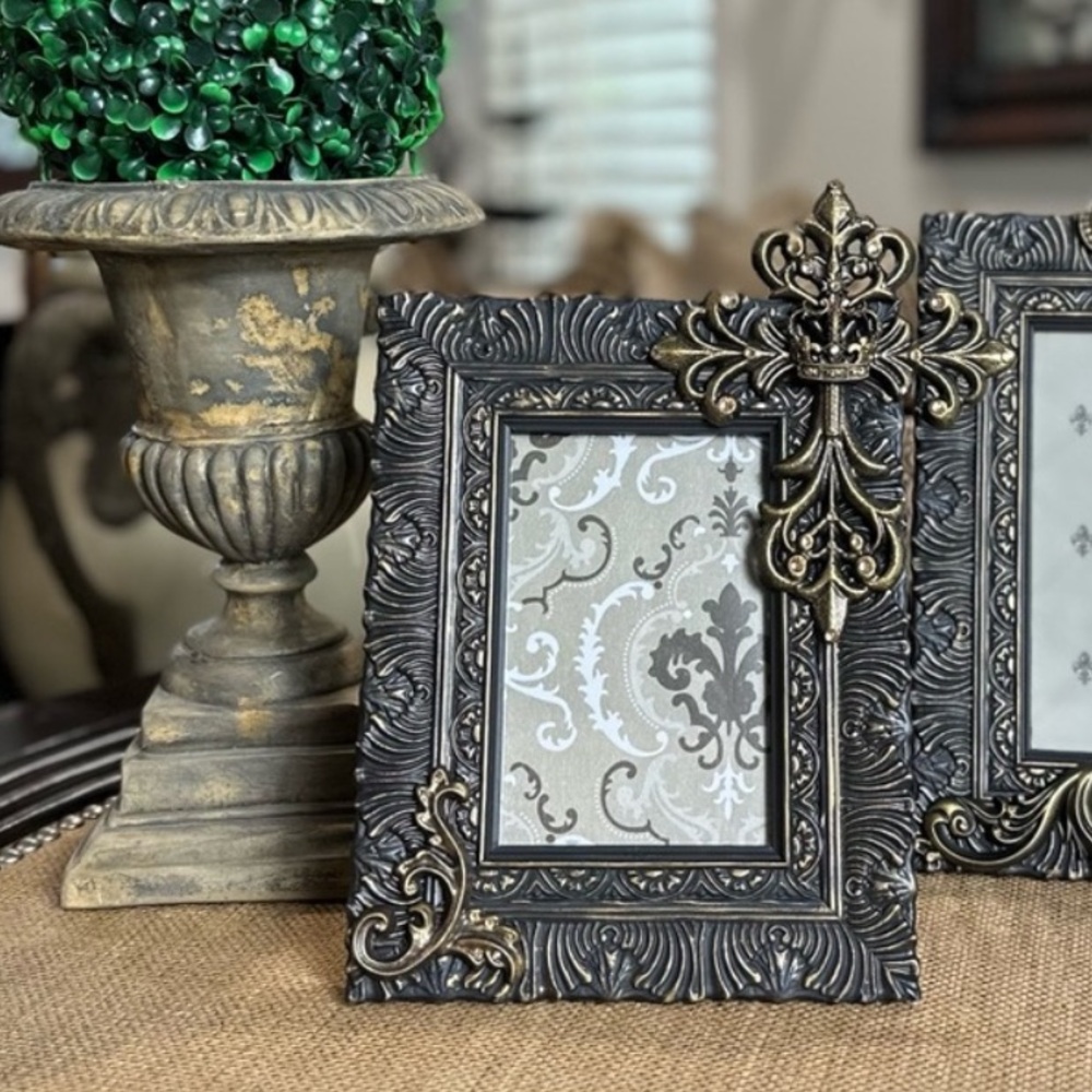 Cross Fleur de Lis 4 x 6 Picture Frame